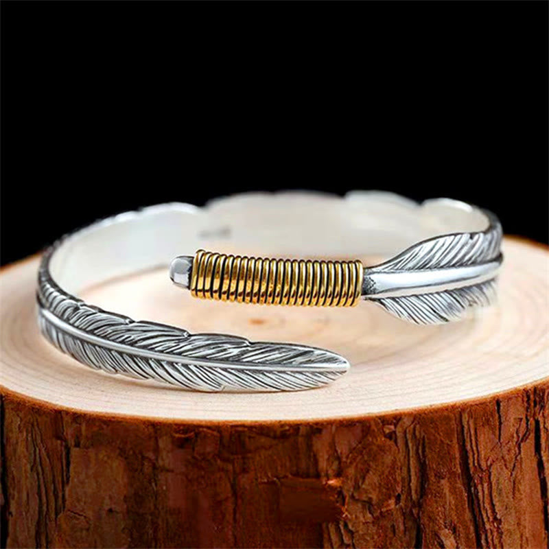 Buddha Stonesの羽根模様が刻まれた幸運のカフブレスレットバングル