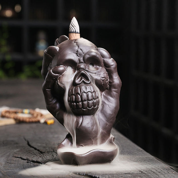 ハロウィンのBuddha Stonesとゴーストハンドの頭蓋骨、紫粘土のスピリチュアルな香炉の装飾