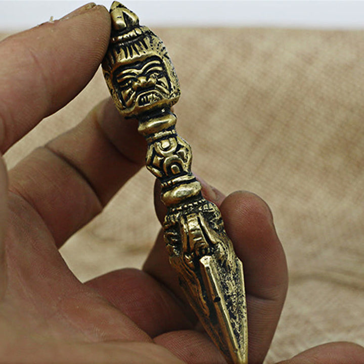 ネパールの手作りの小さな金剛杵（ヴァジュラ）ドルジェのBuddha Stones彫刻、悟りの銅製装飾