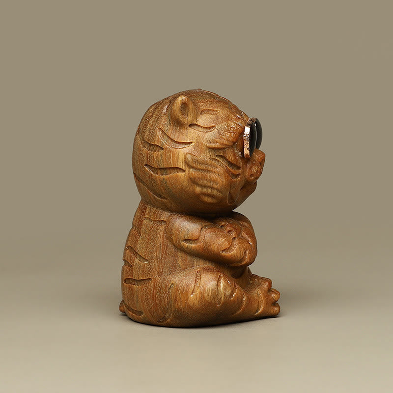 Buddha Stones小さな緑の白檀の虎の彫刻が施されたポジティブなデスクデコレーション